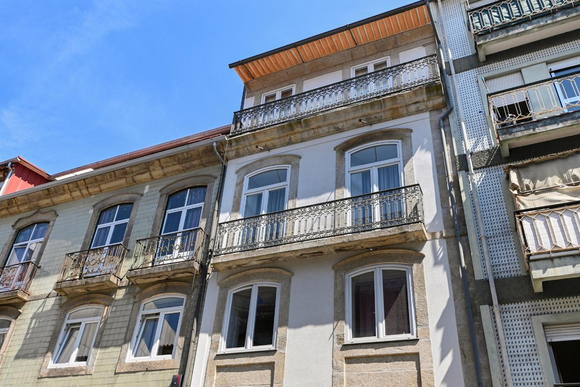 Almada Downtown Apartment *